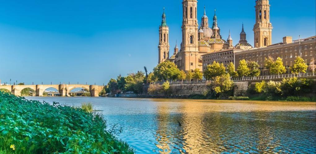 Piso Para 4 Con 2 Parking En Casco Historico De Zaragoza 2 Noches Minimo Экстерьер фото